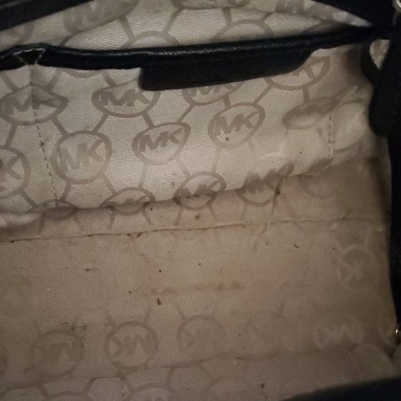 Elegant Black Leather Handbag - Picture 4 of 5